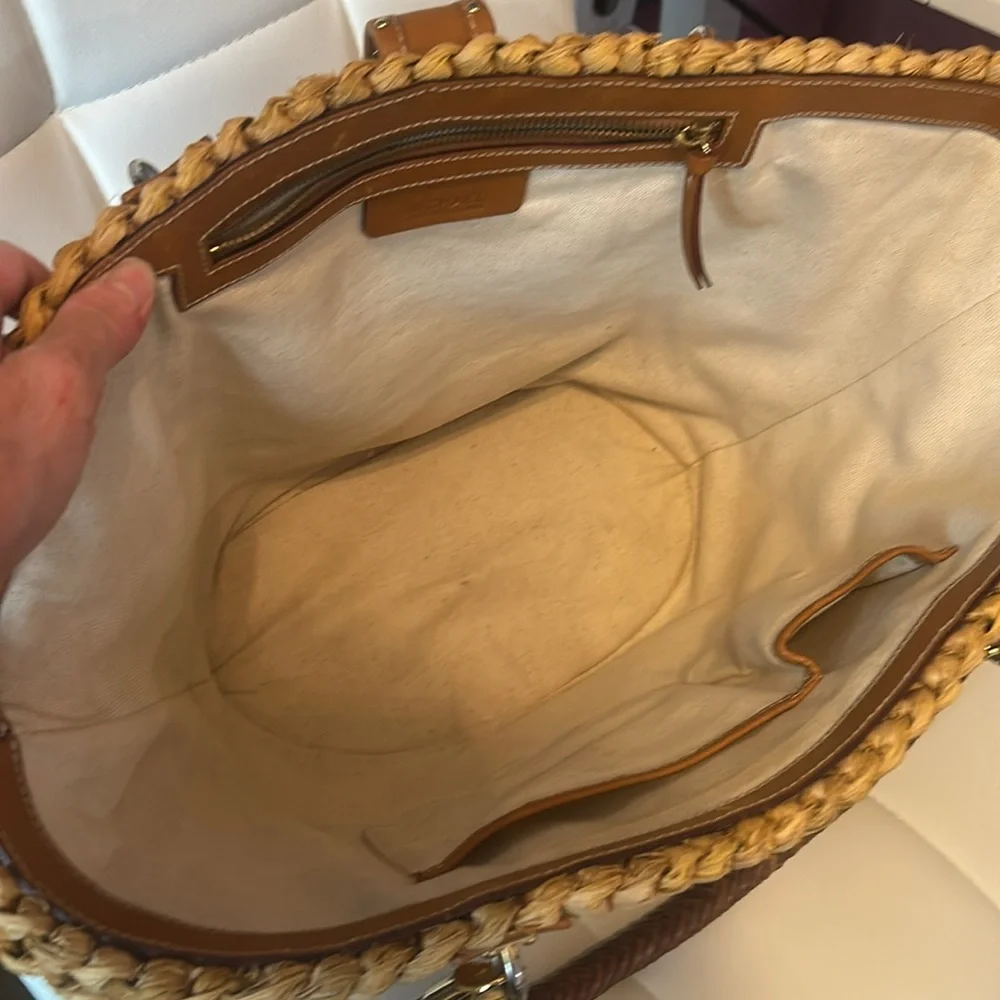 Micheal by Michael Kors Vintage straw tote with gold hardware. - Picture 4 of 8